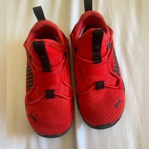 puma boy tennis shoes, red color, size 6C